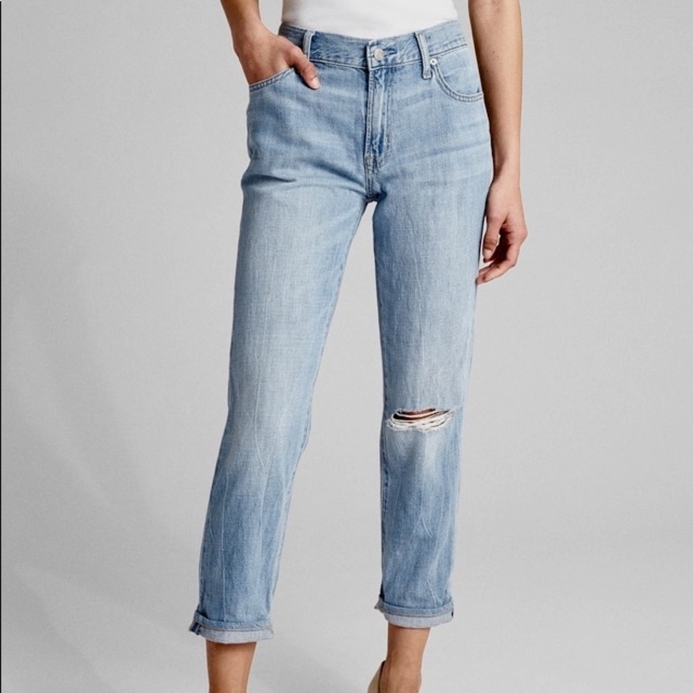 NWT GAP Mid Rise Jeans Distressed